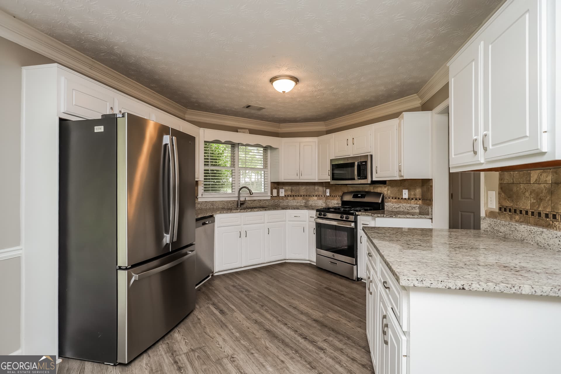 3 bedroom, 2 bathroom, 1,727 sq ft single family residence for sale at 340 Freeman Drive, Covington, GA 30016 — photo 6
