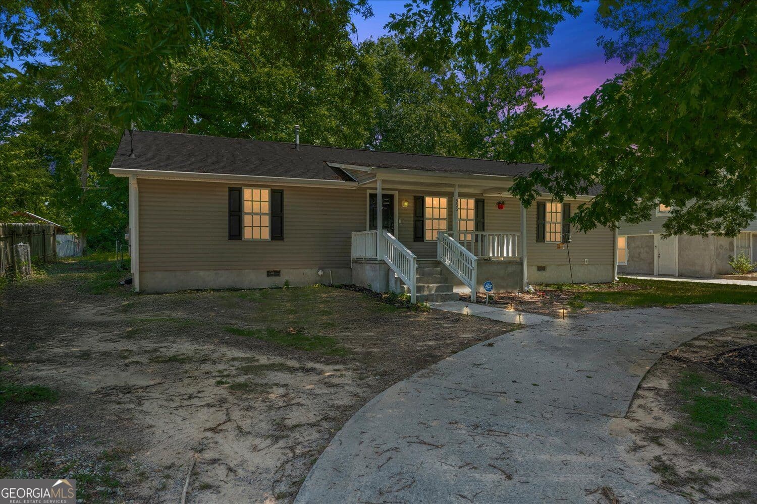 5 bedroom, 2 bathroom, 1,936 sq ft single family residence for sale at 566 Shadowmoor Circle, Thomson, GA 30824 — photo 2