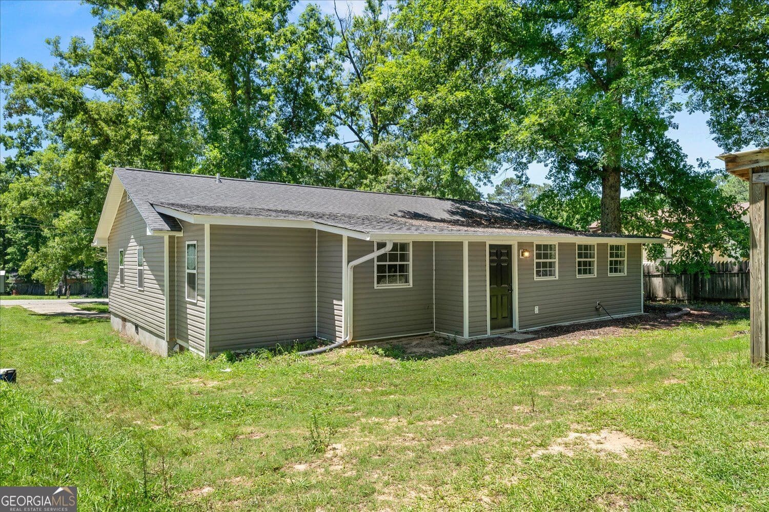 5 bedroom, 2 bathroom, 1,936 sq ft single family residence for sale at 566 Shadowmoor Circle, Thomson, GA 30824 — photo 7