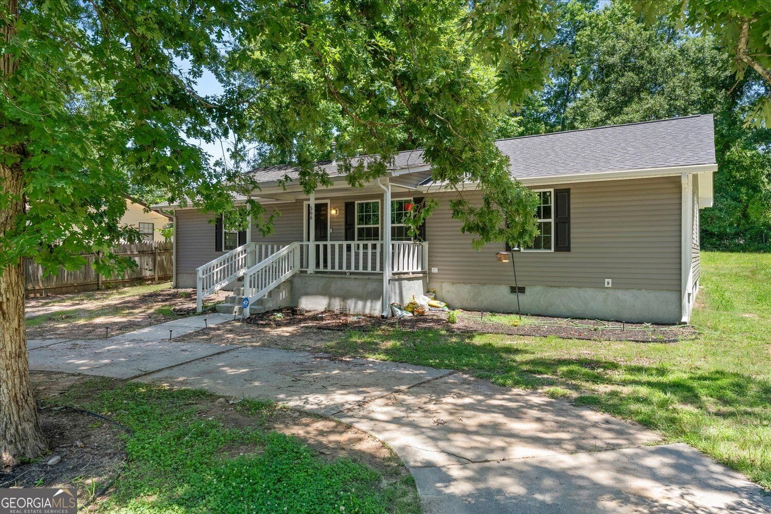 5 bedroom, 2 bathroom, 1,936 sq ft single family residence for sale at 566 Shadowmoor Circle, Thomson, GA 30824 — photo 3