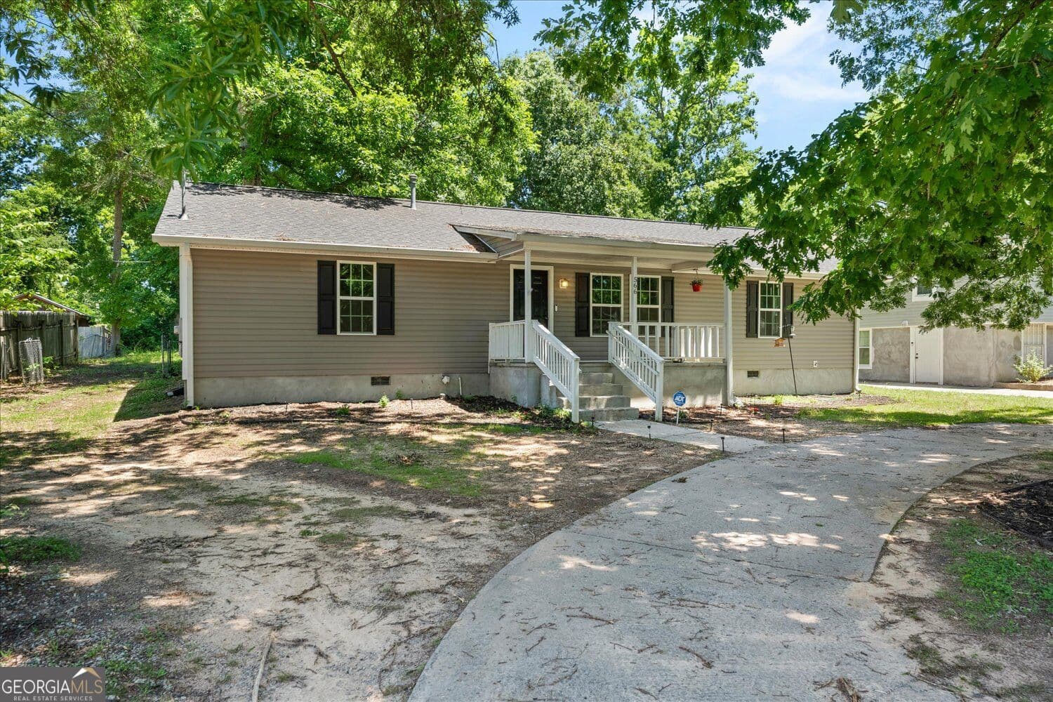 5 bedroom, 2 bathroom, 1,936 sq ft single family residence for sale at 566 Shadowmoor Circle, Thomson, GA 30824