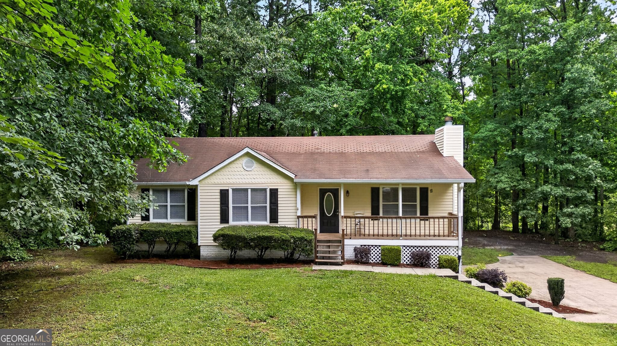 3 bedroom, 2 bathroom, 1,888 sq ft single family residence for sale at 126 Doe Run Drive, Sharpsburg, GA 30277 — photo 2