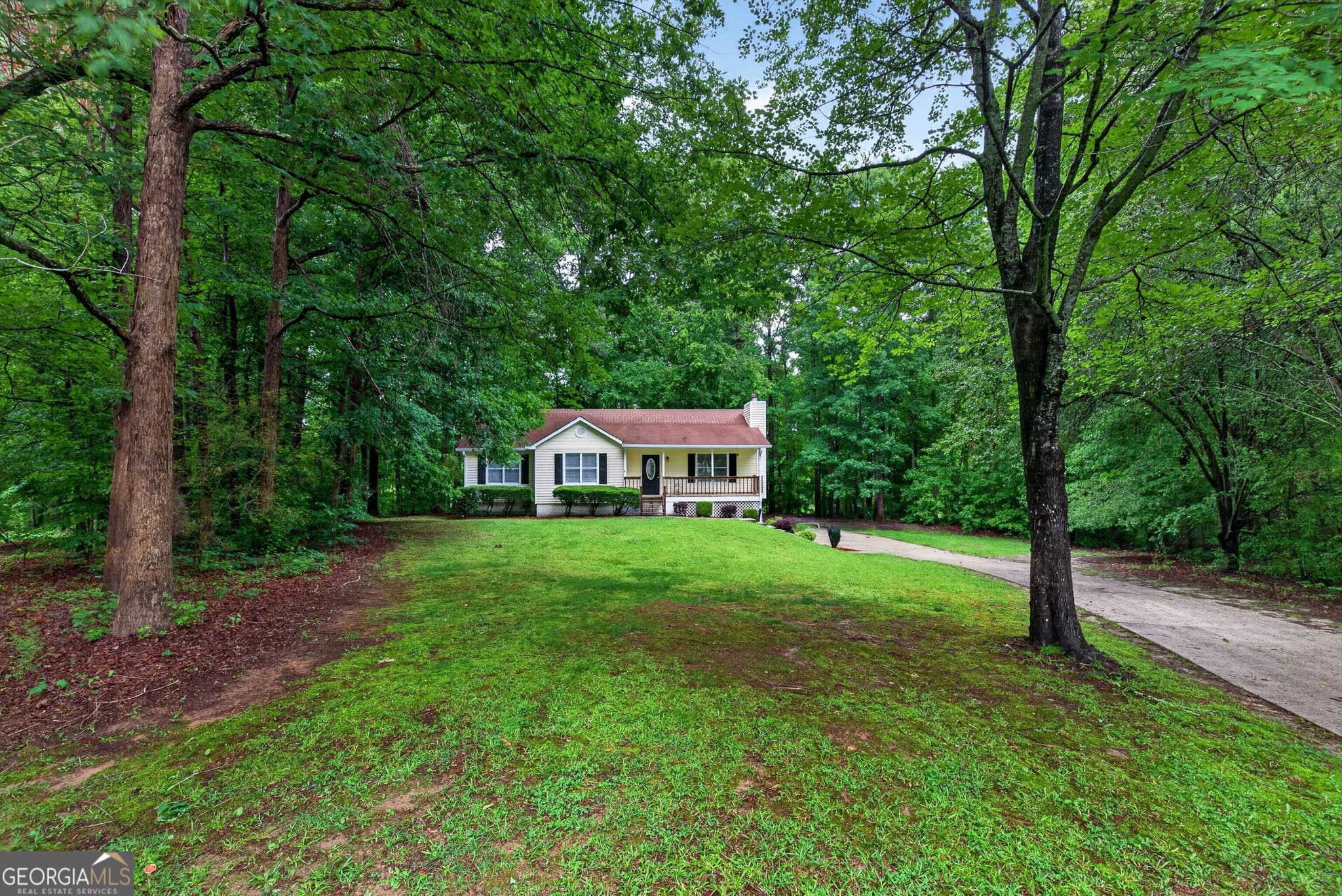 3 bedroom, 2 bathroom, 1,888 sq ft single family residence for sale at 126 Doe Run Drive, Sharpsburg, GA 30277 — photo 5
