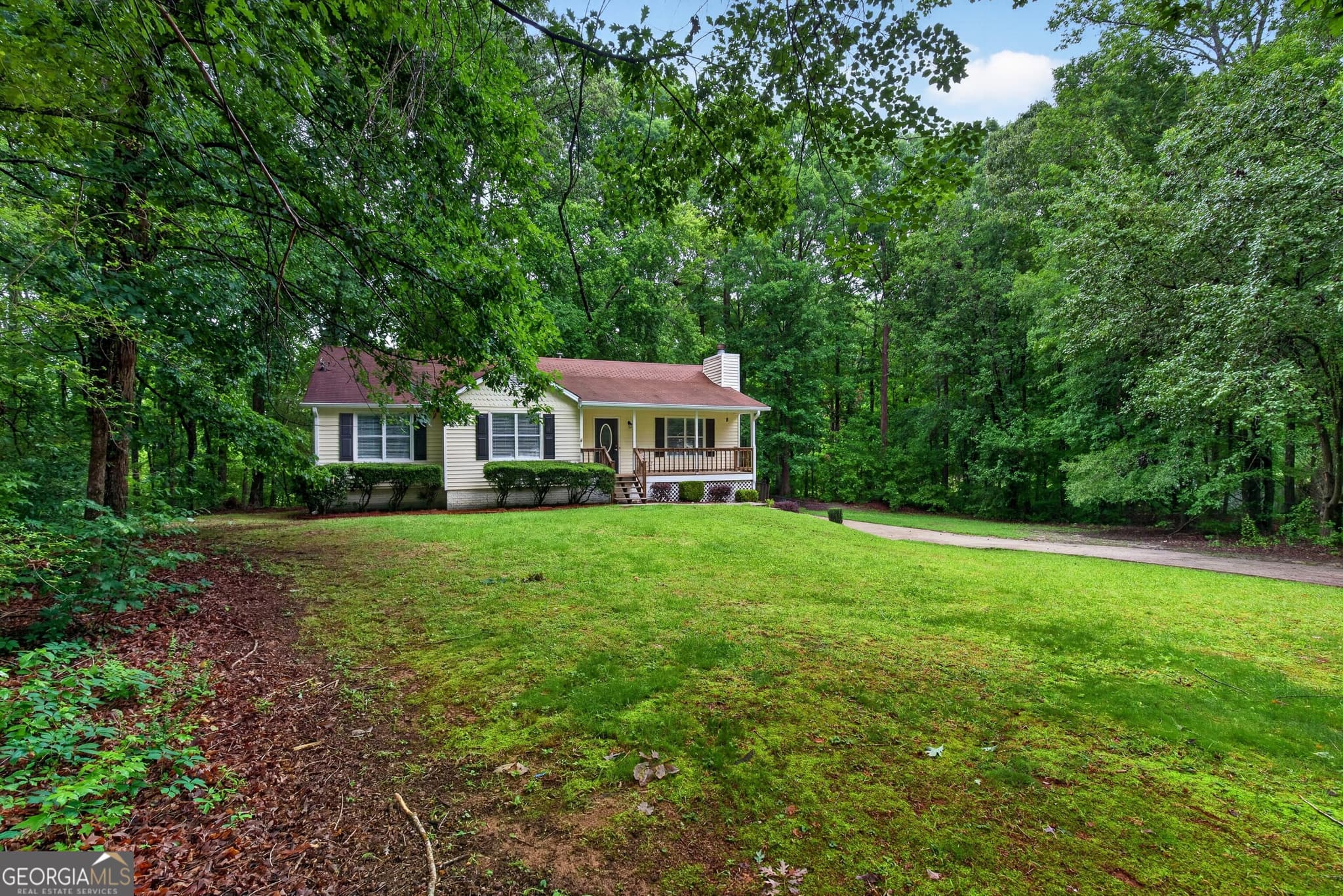 3 bedroom, 2 bathroom, 1,888 sq ft single family residence for sale at 126 Doe Run Drive, Sharpsburg, GA 30277 — photo 4