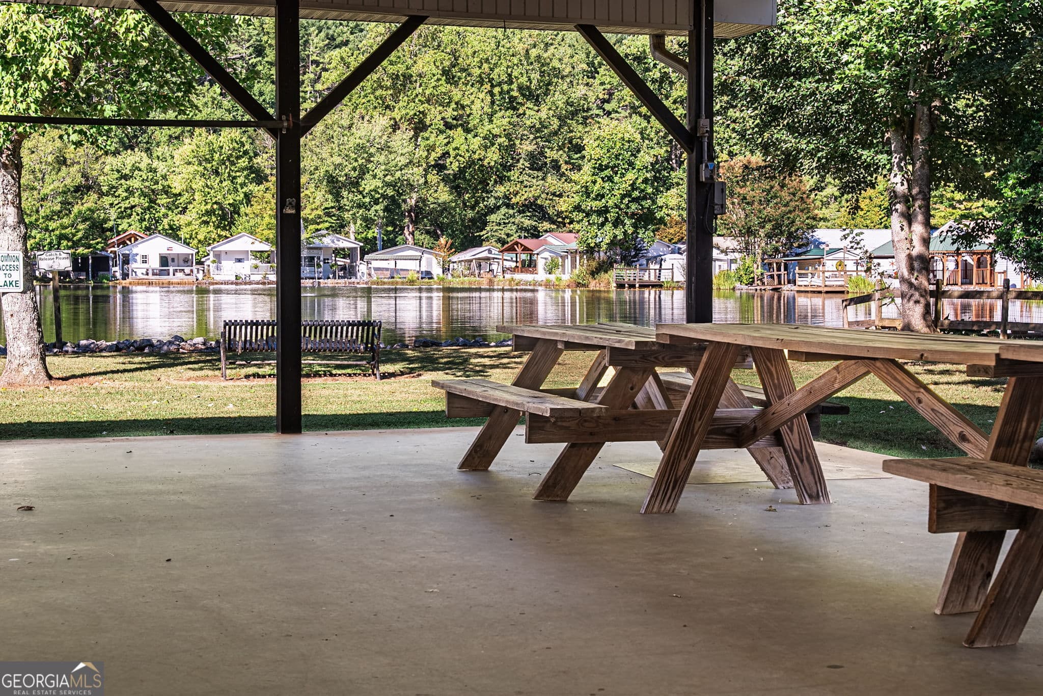 2 bedroom, 1 bathroom, 675 sq ft manufactured home,single family residence for sale at 4184 Riverbank Run, Hiawassee, GA 30546 — photo 3