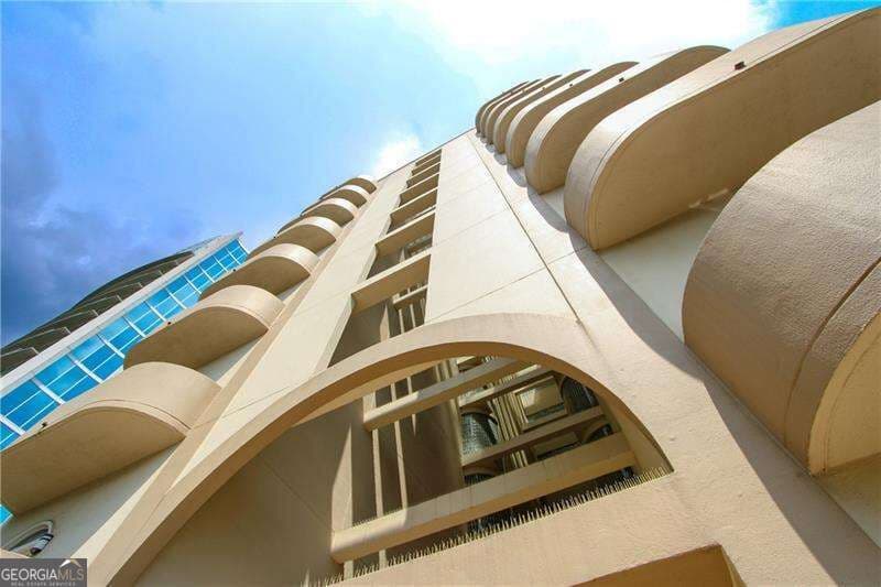 1 bedroom, 1 bathroom, 854 sq ft condominium for sale at 2161 Peachtree Road 708, Atlanta, GA 30309 — photo 2