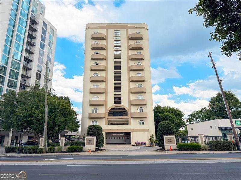 1 bedroom, 1 bathroom, 854 sq ft condominium for sale at 2161 Peachtree Road 708, Atlanta, GA 30309 — photo 1 of 17