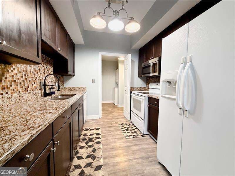 1 bedroom, 1 bathroom, 854 sq ft condominium for sale at 2161 Peachtree Road 708, Atlanta, GA 30309 — photo 9