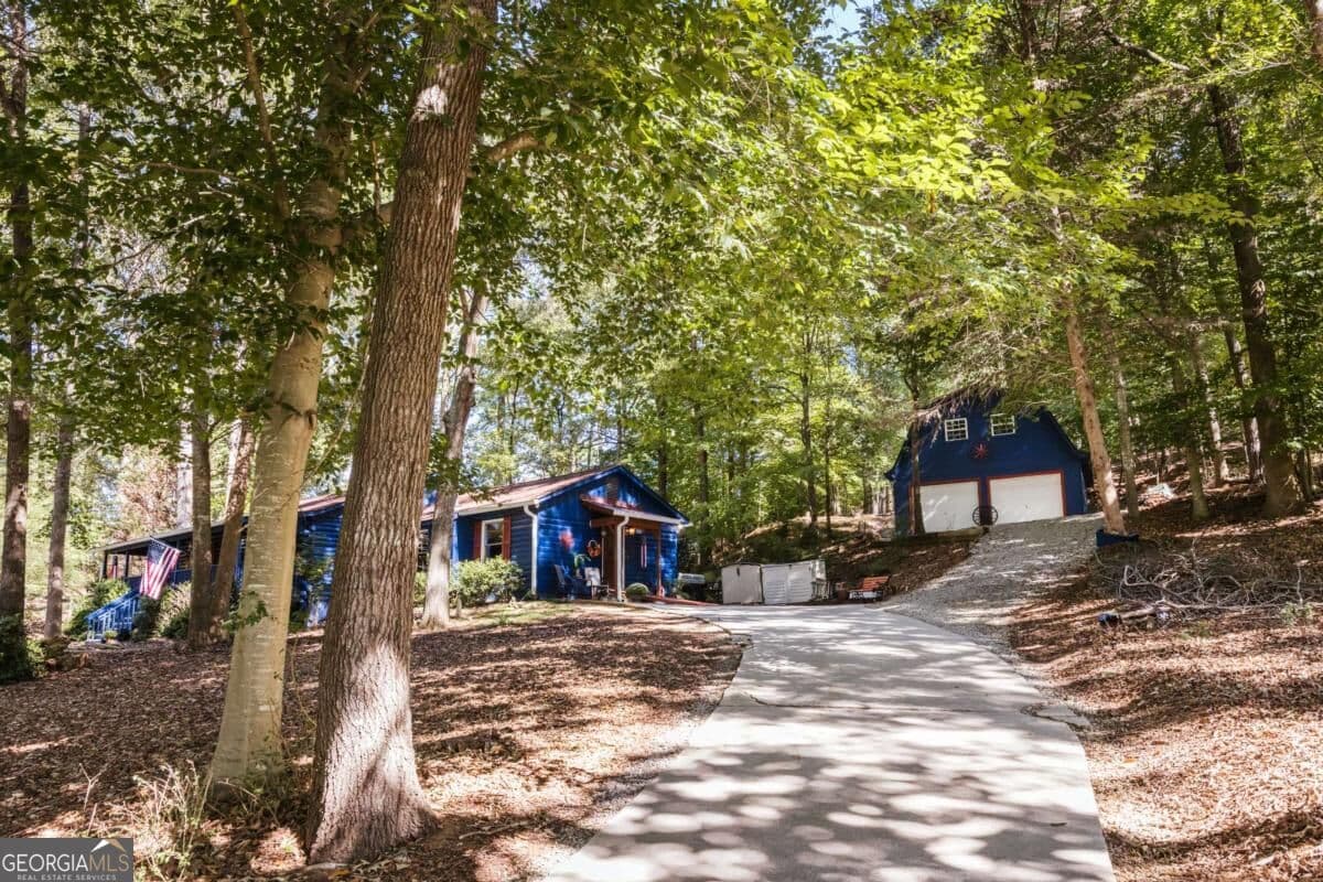 3 bedroom, 2 bathroom, 1,782 sq ft cabin,single family residence for sale at 3383 Wolf Drive, Gainesville, GA 30506 — photo 2