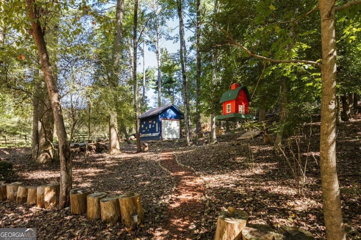 3 bedroom, 2 bathroom, 1,782 sq ft cabin,single family residence for sale at 3383 Wolf Drive, Gainesville, GA 30506 — photo 4