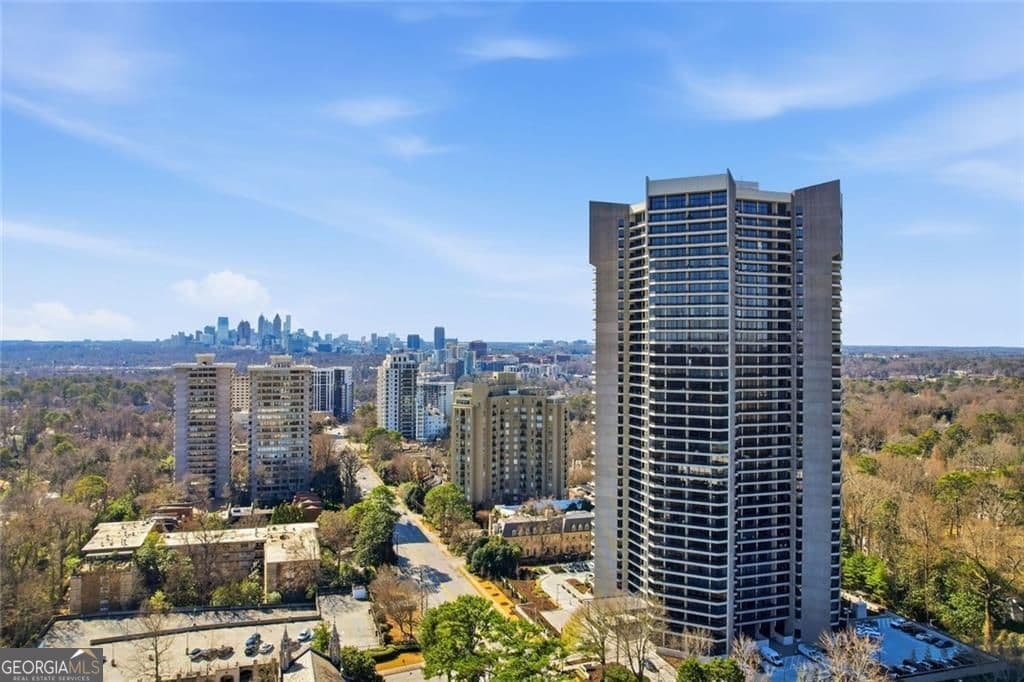 3 bedroom, 3.5 bathroom, 4,007 sq ft condominium sold at 2660 Peachtree Road 20D, Atlanta, GA 30305