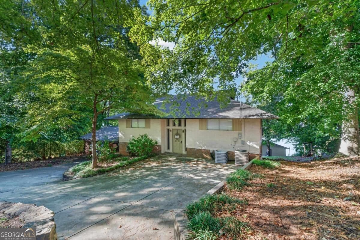 5 bedroom, 4 bathroom, 2,404 sq ft single family residence for sale at 287 Thomas Drive, Eatonton, GA 31024 — photo 3