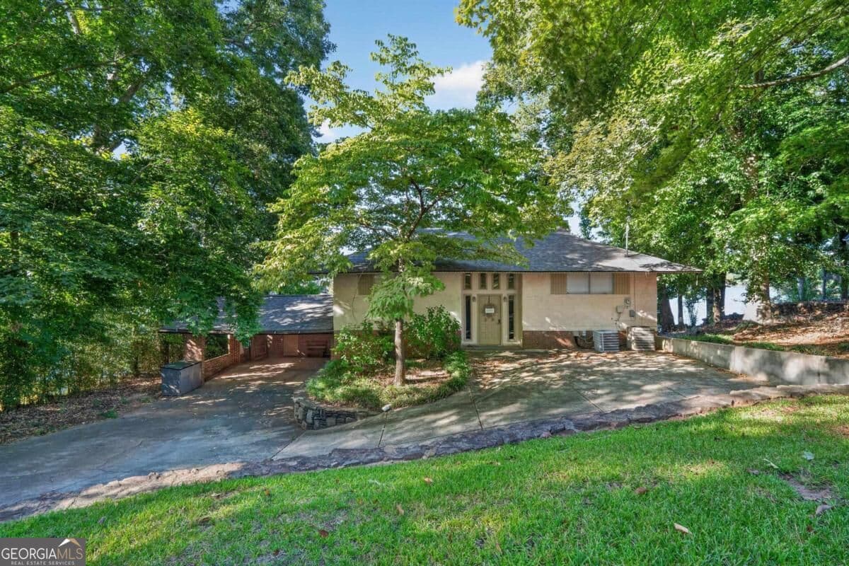 5 bedroom, 4 bathroom, 2,404 sq ft single family residence for sale at 287 Thomas Drive, Eatonton, GA 31024 — photo 5