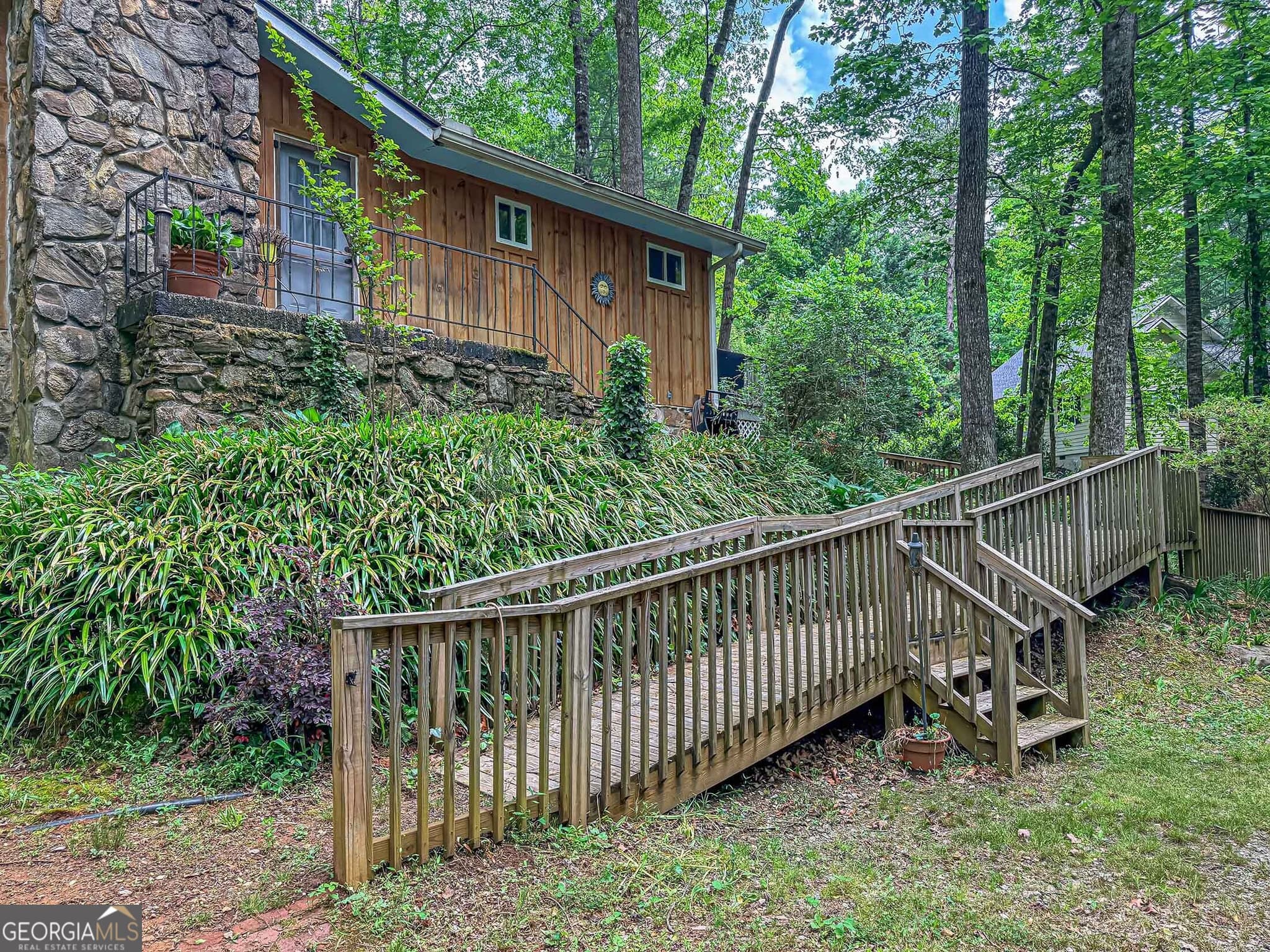 3 bedroom, 3.5 bathroom, 1,604 sq ft single family residence for sale at 407 Hillside Drive, Clayton, GA 30525 — photo 3
