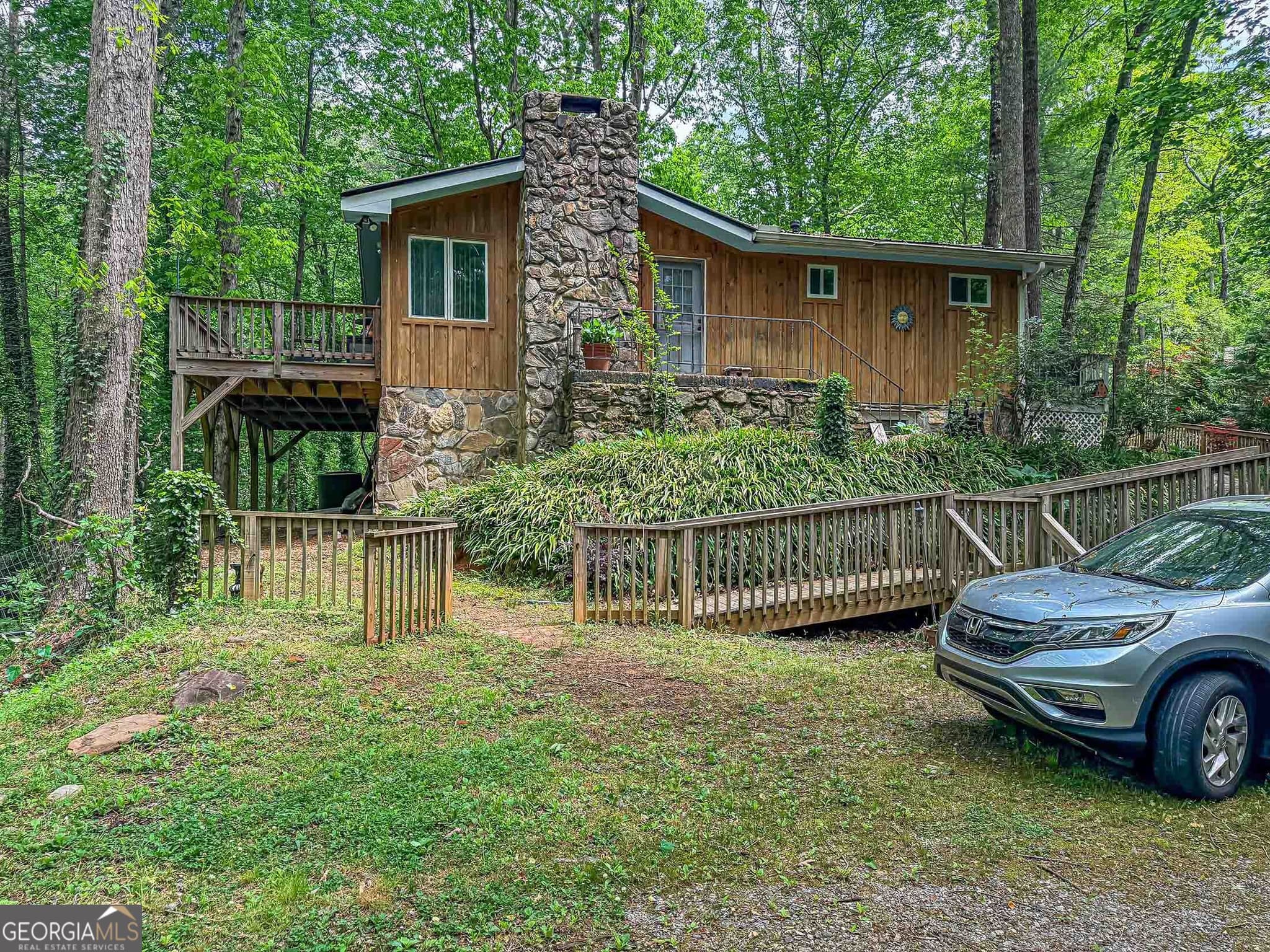 3 bedroom, 3.5 bathroom, 1,604 sq ft single family residence for sale at 407 Hillside Drive, Clayton, GA 30525 — photo 1 of 47