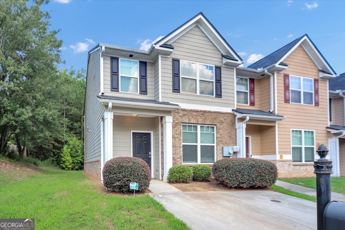 3 bedroom, 2.5 bathroom, 1,468 sq ft townhouse for rent at 2626 Parrish Court, Lithonia, GA 30038 for $1,800 a month — photo 2