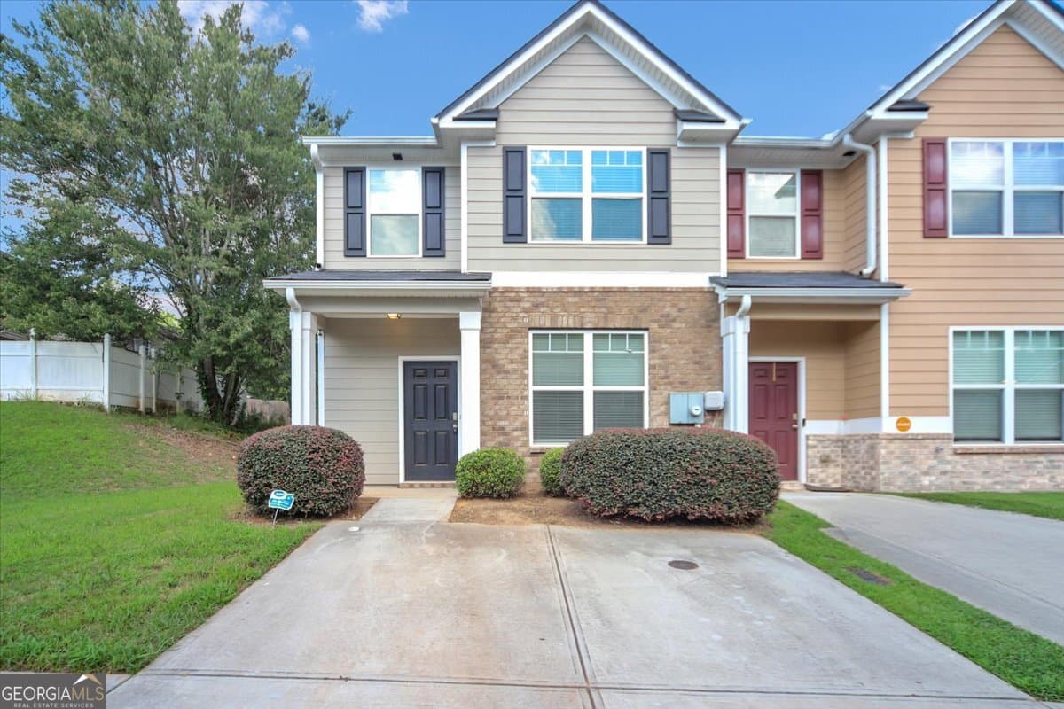 3 bedroom, 2.5 bathroom, 1,468 sq ft townhouse for rent at 2626 Parrish Court, Lithonia, GA 30038 for $1,800 a month — photo 1 of 34