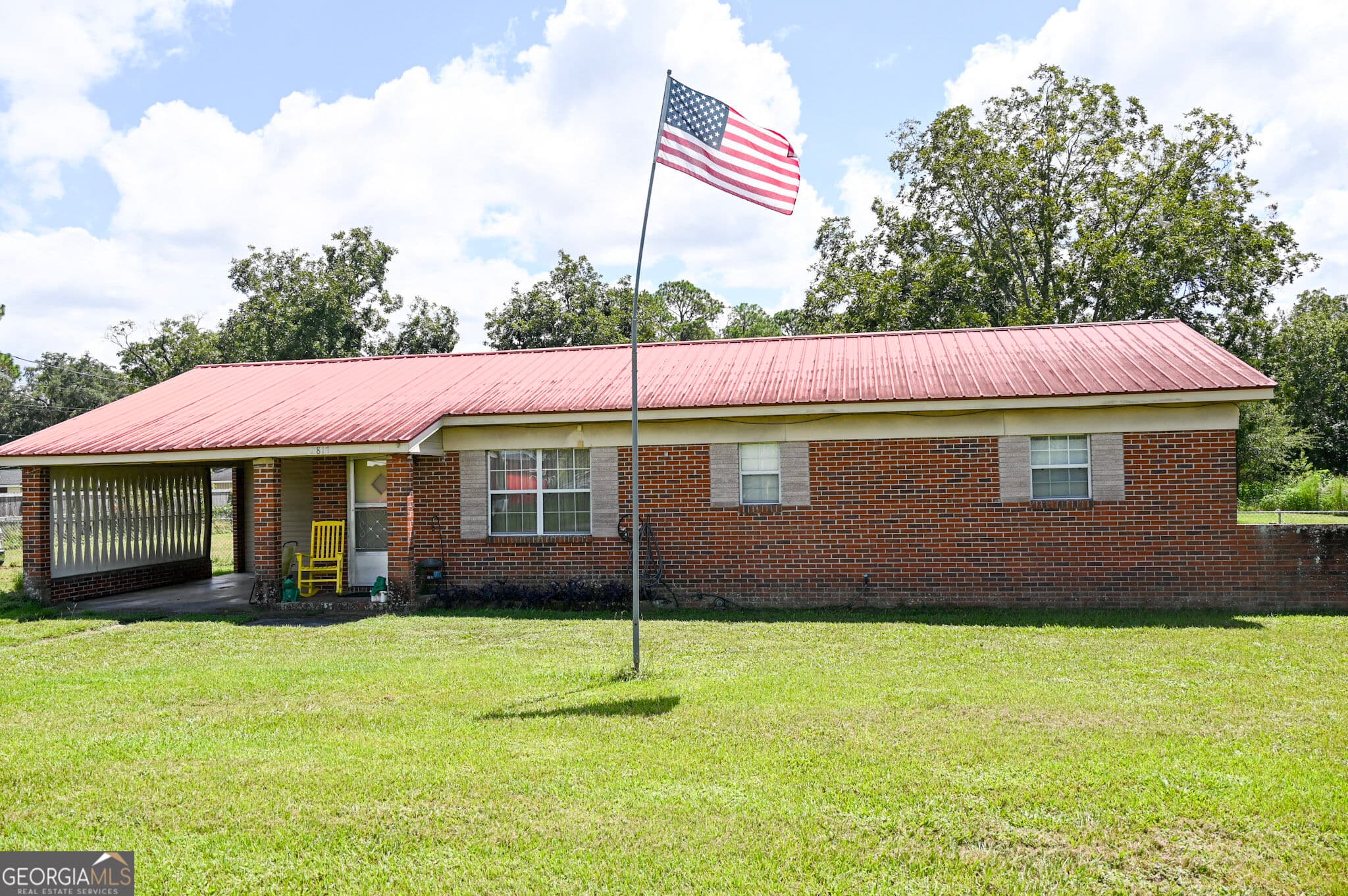 3 bedroom, 1.5 bathroom, 1,205 sq ft single family residence under contract at 2817 Cherokee Street, Waycross, GA 31503 — photo 2