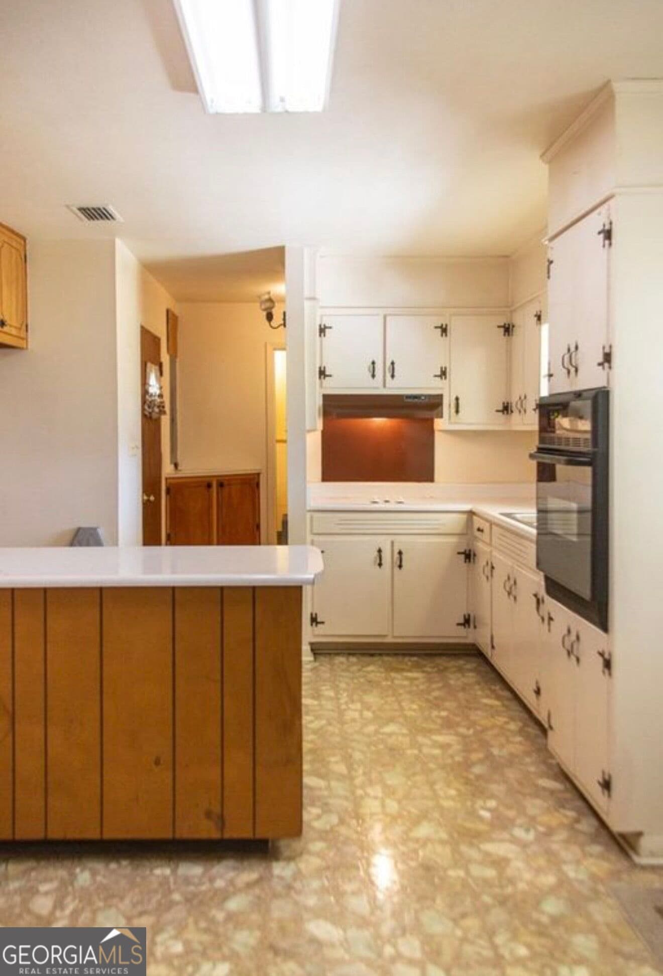 3 bedroom, 1.5 bathroom, 1,205 sq ft single family residence under contract at 2817 Cherokee Street, Waycross, GA 31503 — photo 5