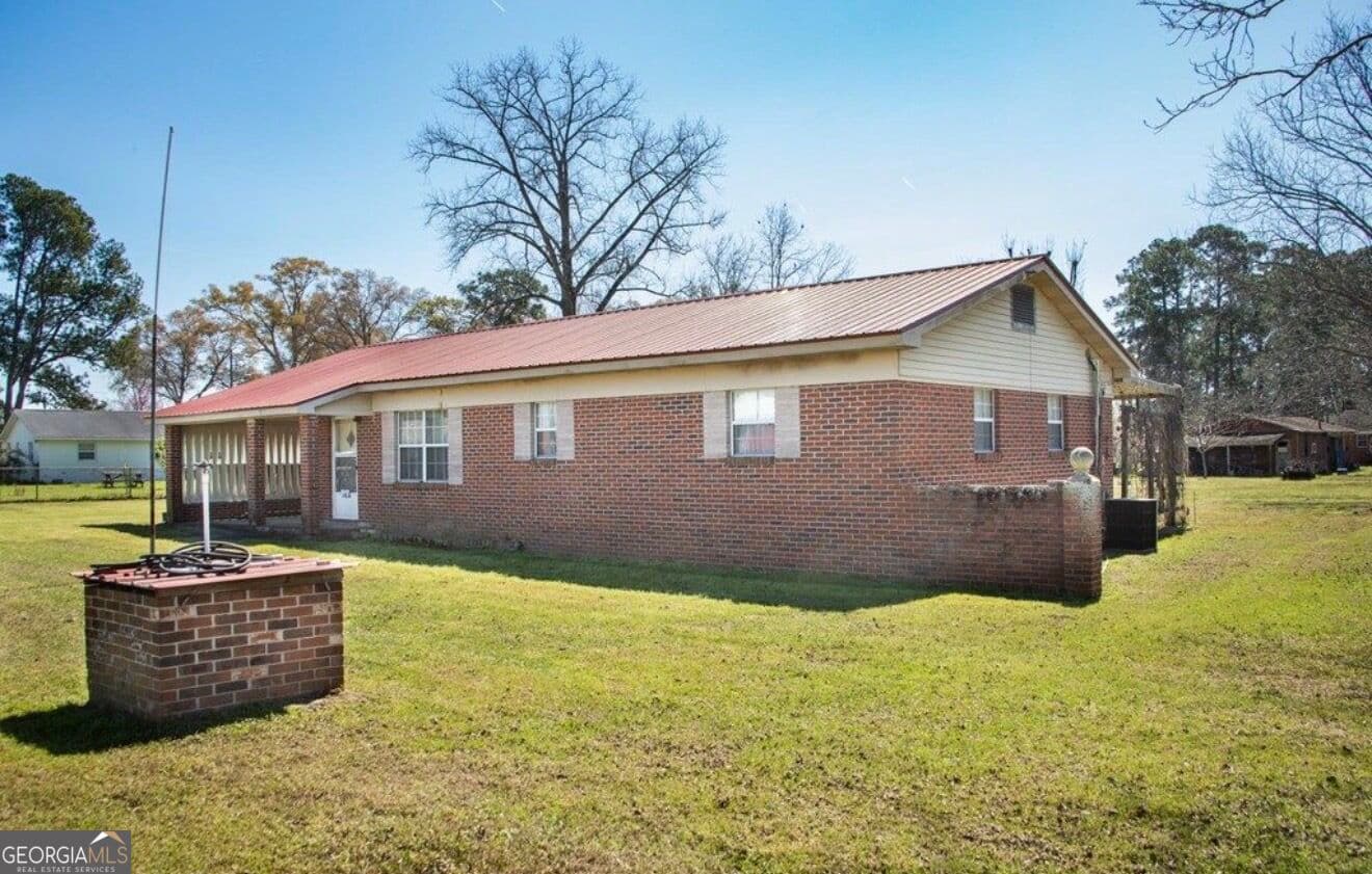 3 bedroom, 1.5 bathroom, 1,205 sq ft single family residence under contract at 2817 Cherokee Street, Waycross, GA 31503 — photo 10