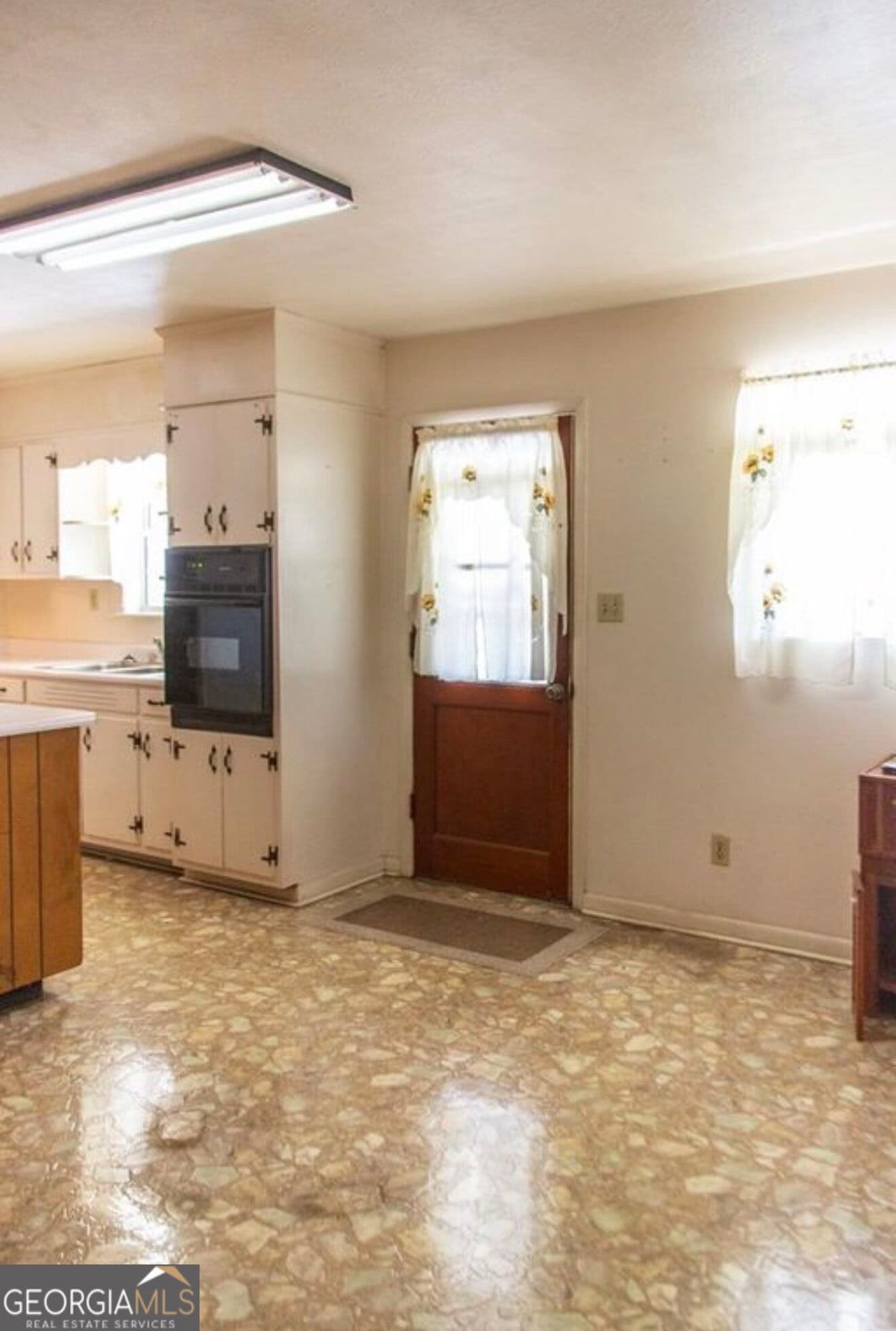 3 bedroom, 1.5 bathroom, 1,205 sq ft single family residence under contract at 2817 Cherokee Street, Waycross, GA 31503 — photo 4