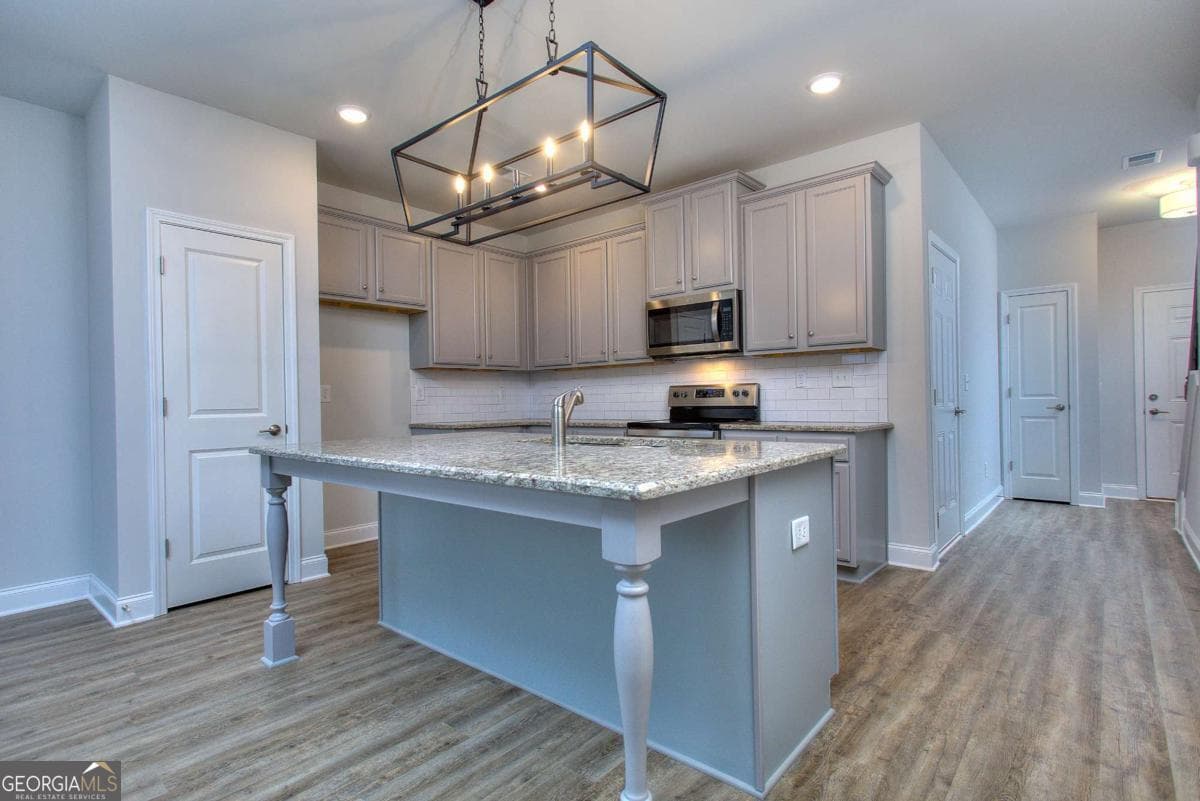 3 bedroom, 2.5 bathroom townhouse for sale at 111 Greenview Court, Homer, GA 30547 — photo 6