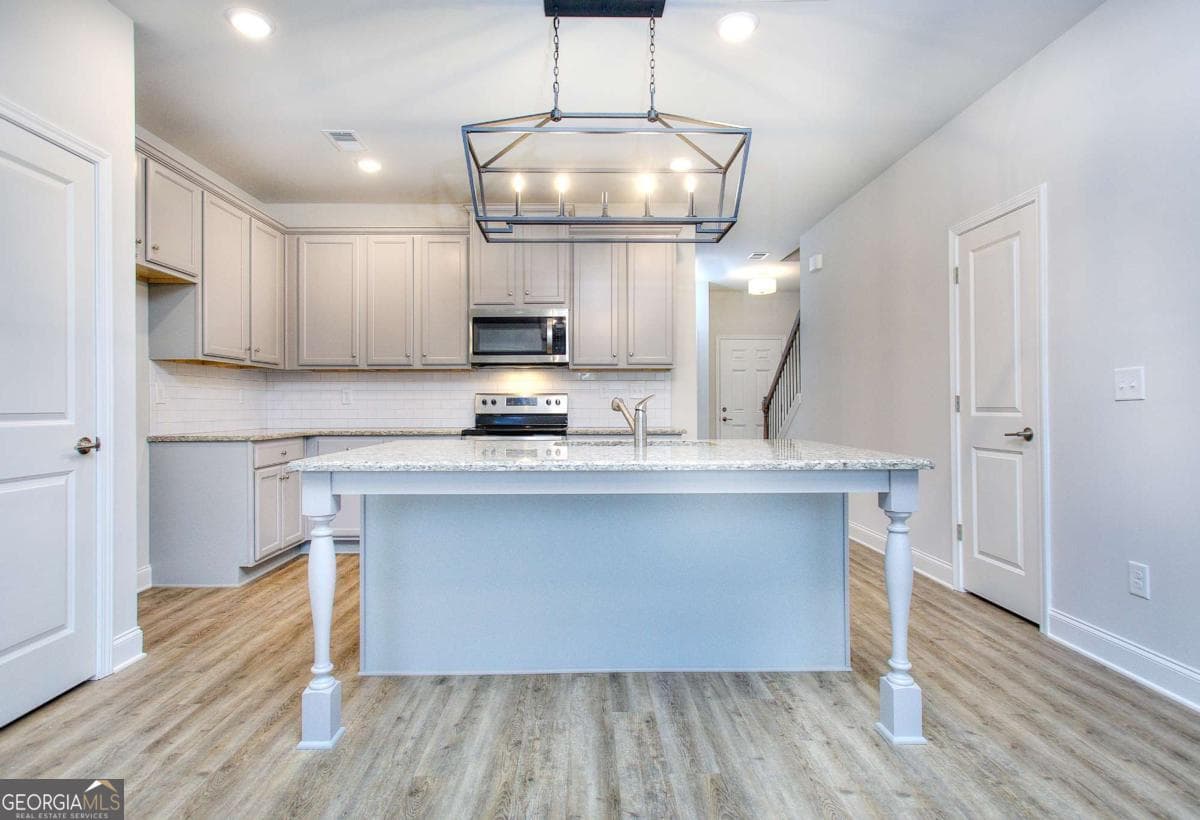 3 bedroom, 2.5 bathroom townhouse for sale at 111 Greenview Court, Homer, GA 30547 — photo 7