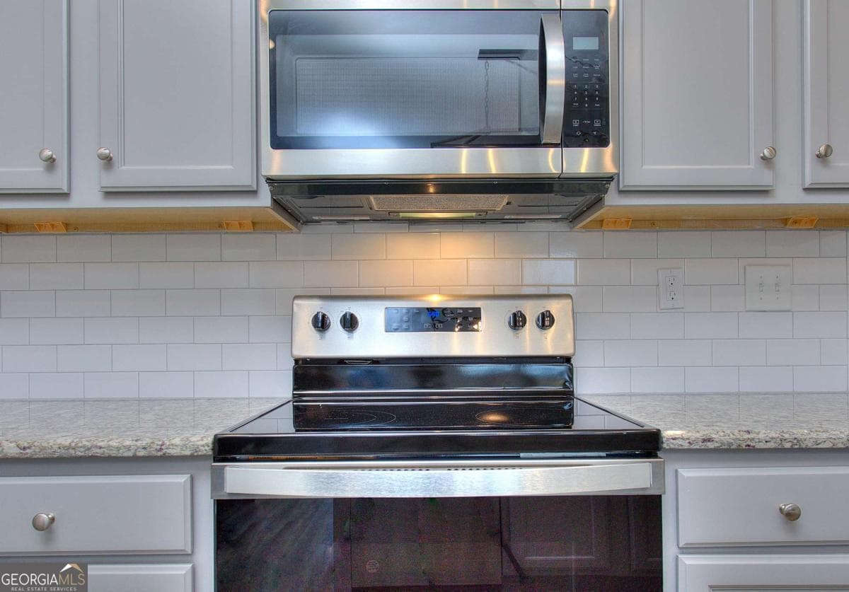 3 bedroom, 2.5 bathroom townhouse for sale at 111 Greenview Court, Homer, GA 30547 — photo 10