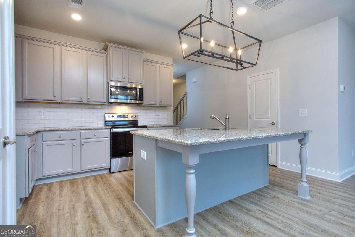 3 bedroom, 2.5 bathroom townhouse for sale at 111 Greenview Court, Homer, GA 30547 — photo 8