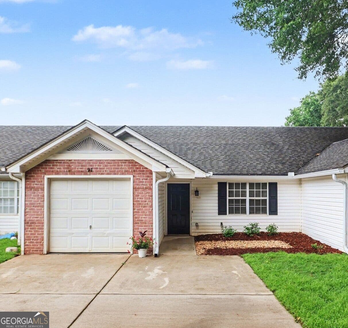 2 bedroom, 1 bathroom, 828 sq ft townhouse for sale at 209 E WILSON Street, Villa Rica, GA 30180