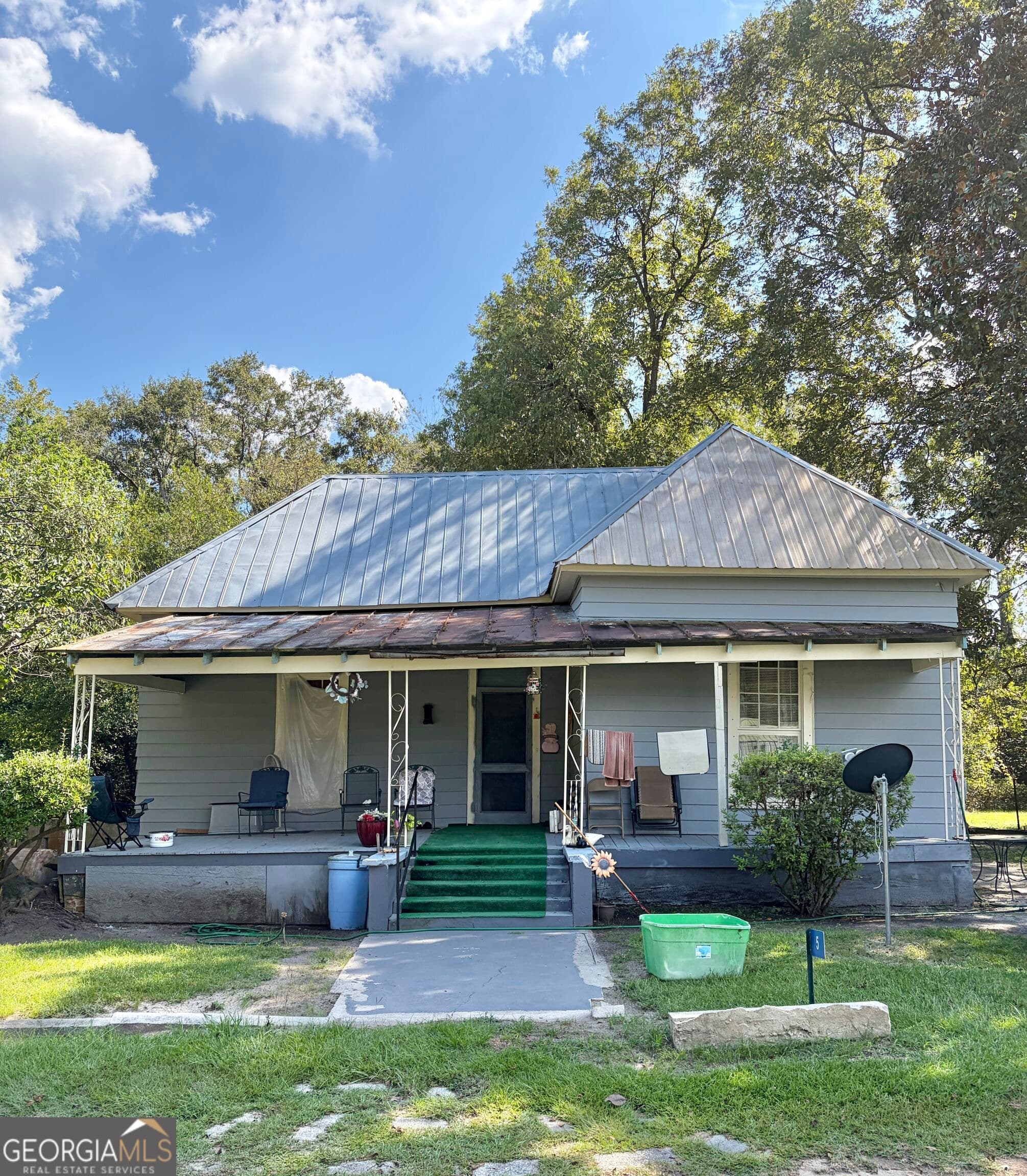 3 bedroom, 2 bathroom, 1,360 sq ft single family residence for sale at 5 E McDuffie Street, Hawkinsville, GA 31036