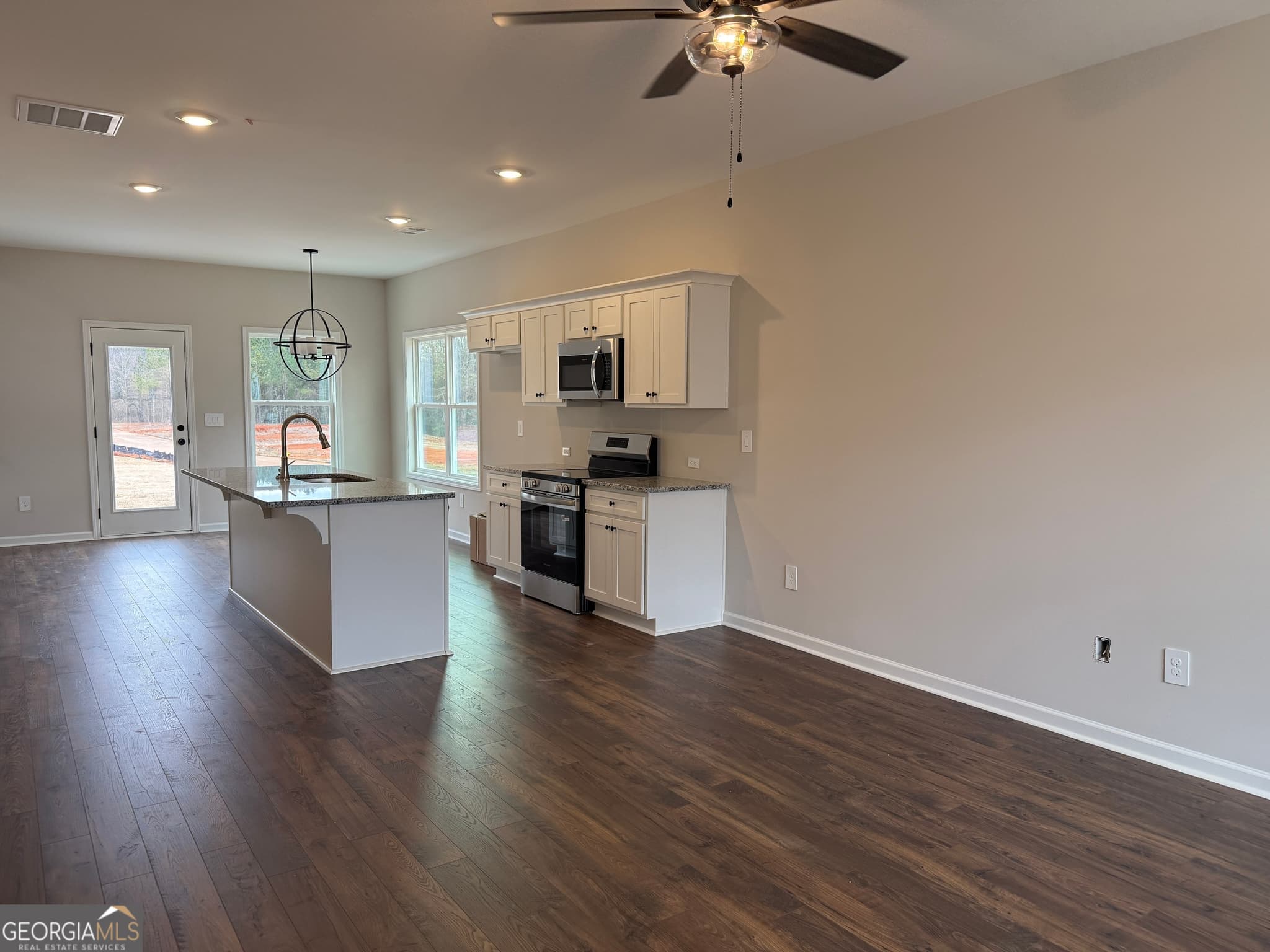 3 bedroom, 2.5 bathroom, 1,608 sq ft single family residence for sale at 2 Morningside Court, Thomaston, GA 30286 — photo 4