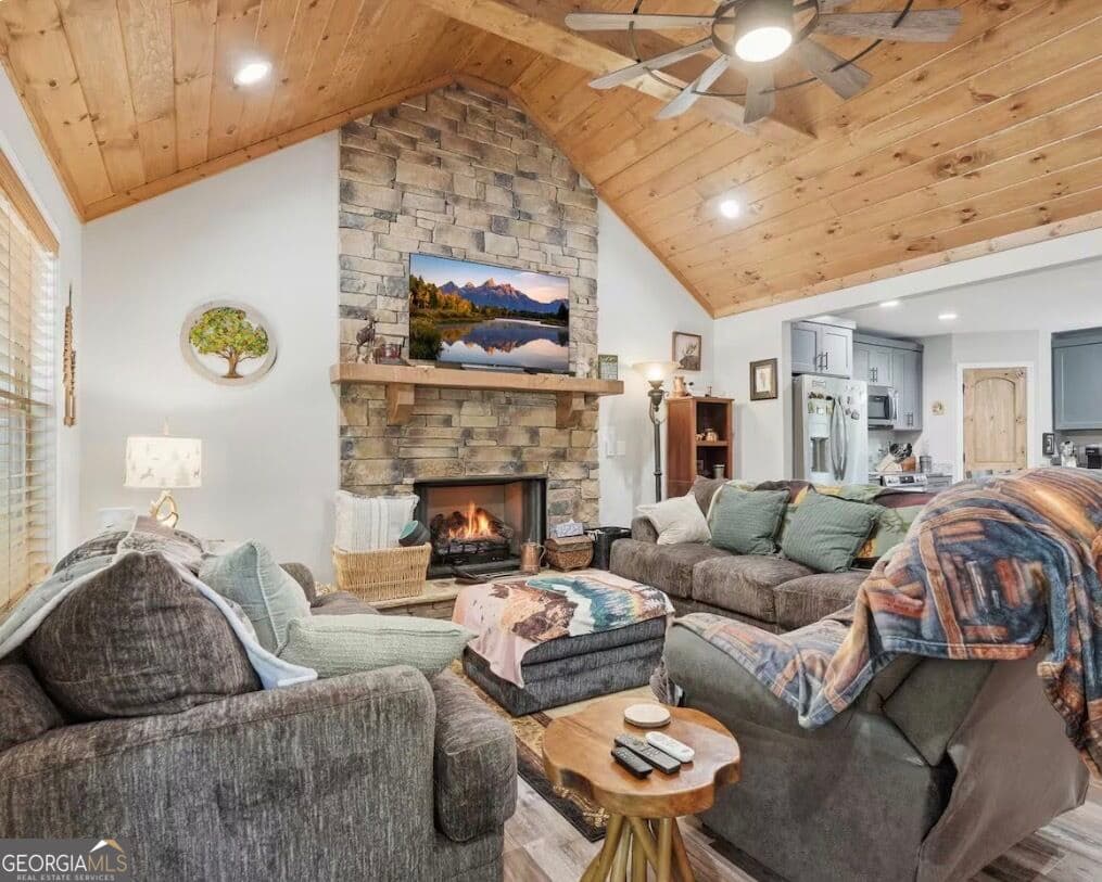 3 bedroom, 2 bathroom, 1,700 sq ft cabin,single family residence for sale at 89 Pamela Court, Ellijay, GA 30540 — photo 4