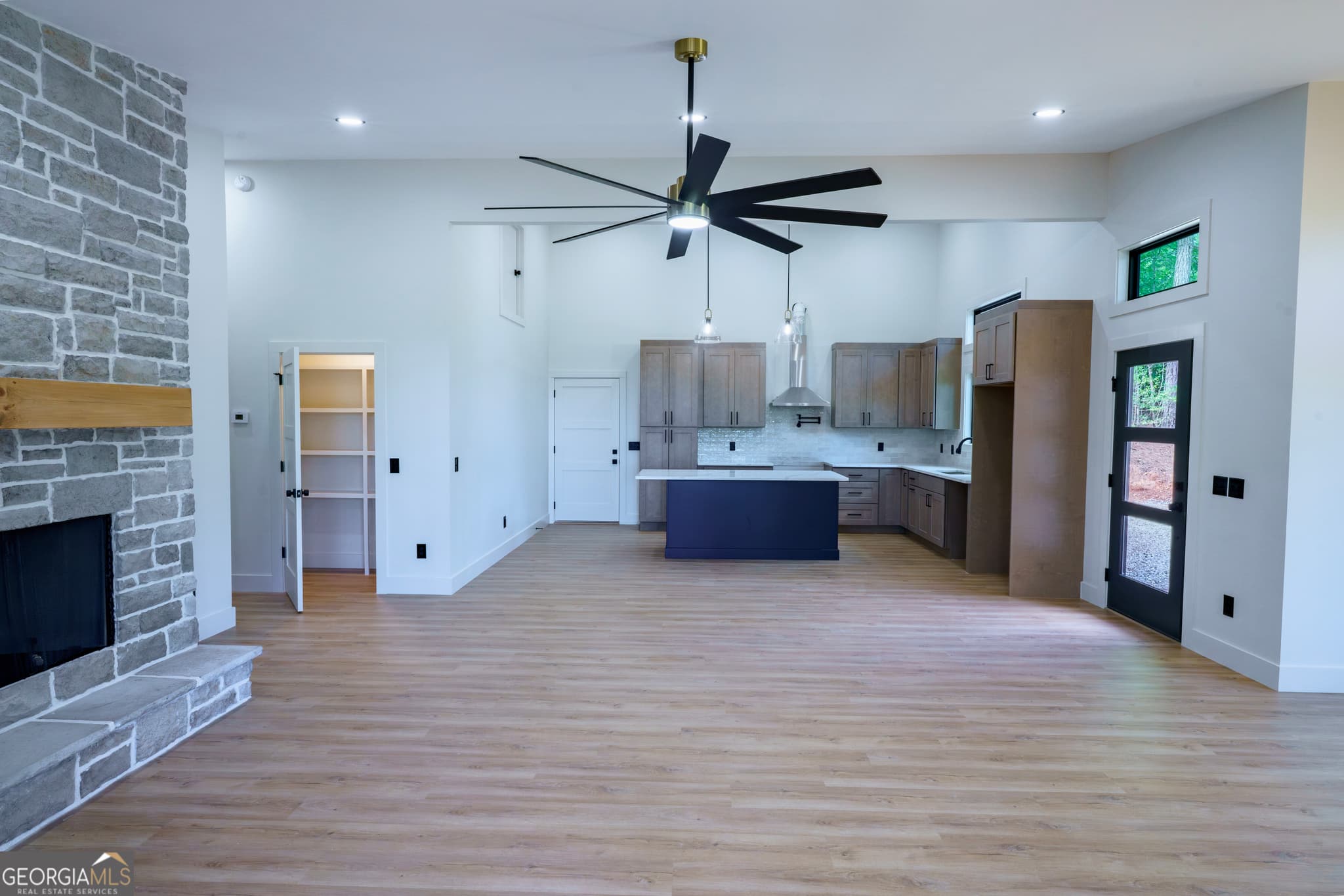 2 bedroom, 2 bathroom, 1,483 sq ft single family residence for sale at 215 Brookhaven Drive, Blairsville, GA 30512 — photo 2