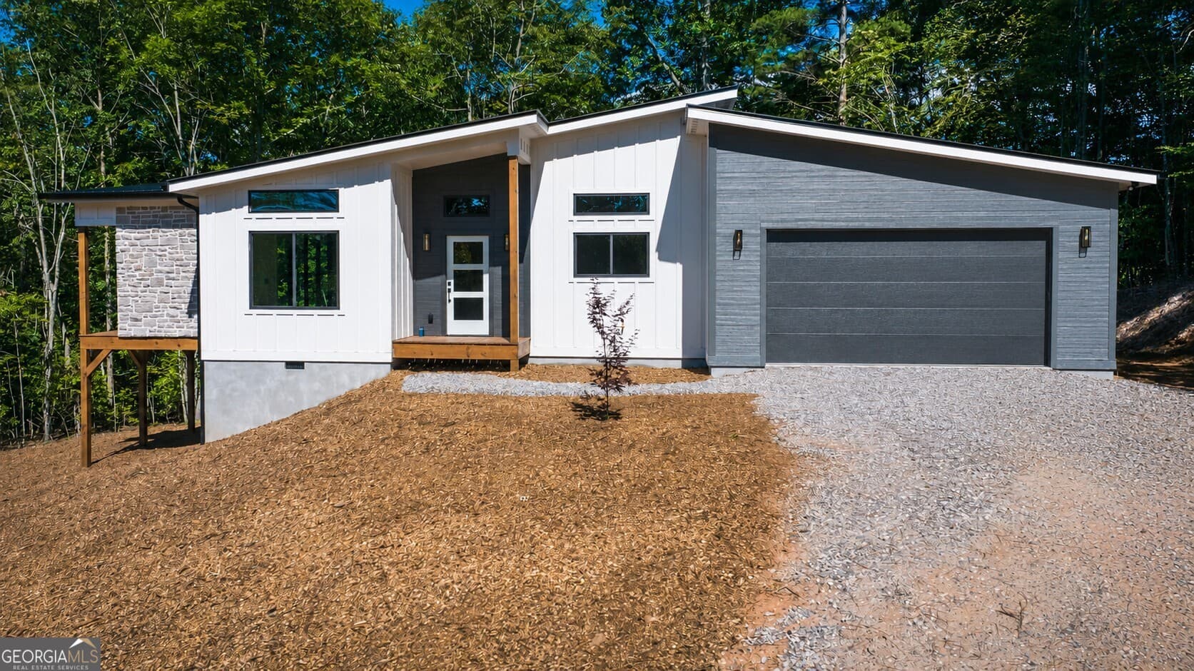 2 bedroom, 2 bathroom, 1,483 sq ft single family residence for sale at 215 Brookhaven Drive, Blairsville, GA 30512
