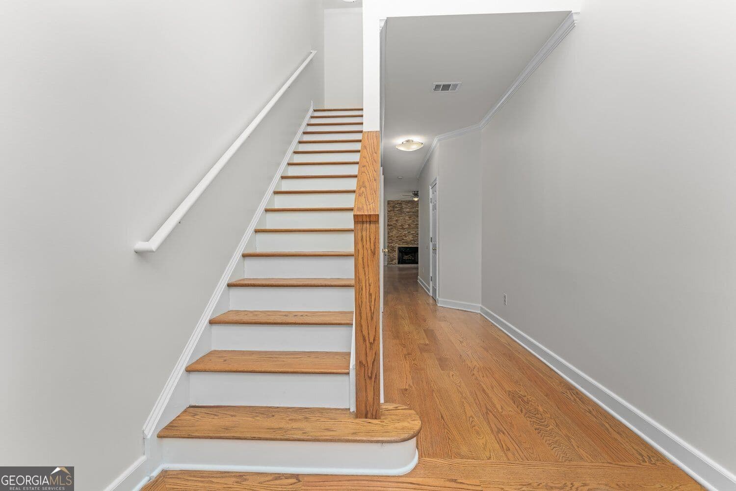 3 bedroom, 2.5 bathroom, 1,798 sq ft townhouse for sale at 4150 Rogers Creek Court, Duluth, GA 30096 — photo 2