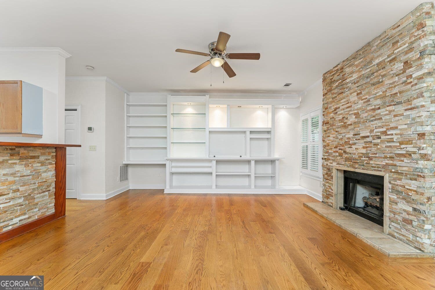 3 bedroom, 2.5 bathroom, 1,798 sq ft townhouse for sale at 4150 Rogers Creek Court, Duluth, GA 30096 — photo 7
