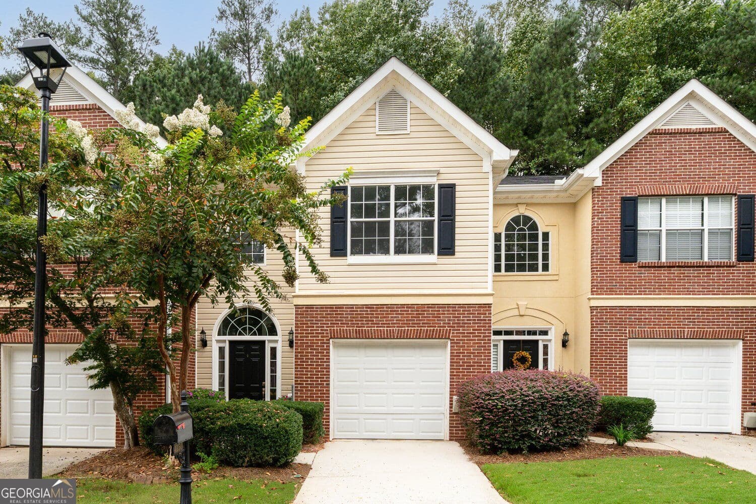 3 bedroom, 2.5 bathroom, 1,798 sq ft townhouse for sale at 4150 Rogers Creek Court, Duluth, GA 30096 — photo 1 of 27