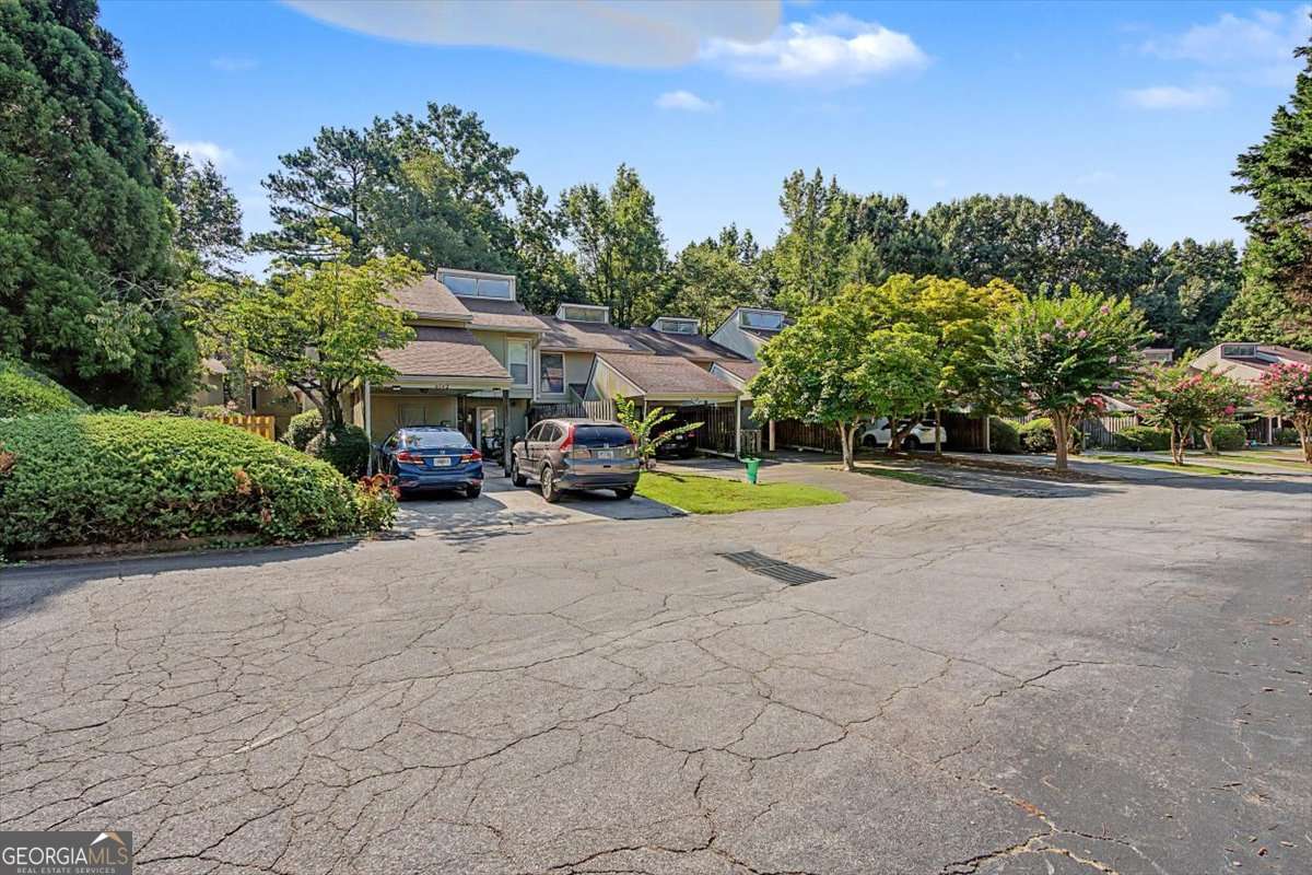 3 bedroom, 2.5 bathroom condominium for rent at 6350 Hawthorne Terrace, Peachtree Corners, GA 30092 for $2,200 a month — photo 2