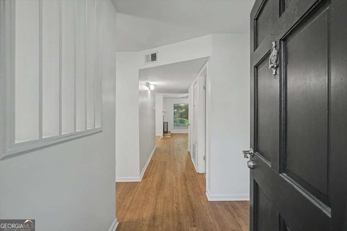 3 bedroom, 2.5 bathroom condominium for rent at 6350 Hawthorne Terrace, Peachtree Corners, GA 30092 for $2,200 a month — photo 6