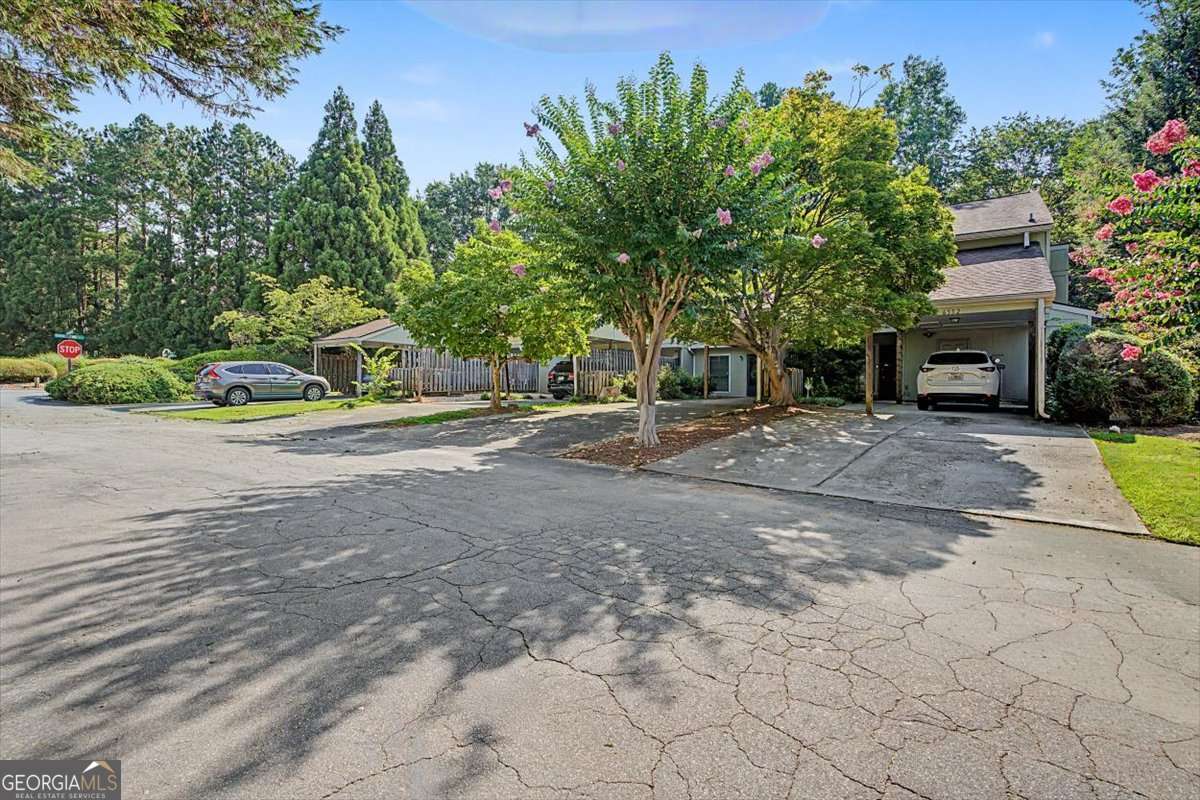 3 bedroom, 2.5 bathroom condominium for rent at 6350 Hawthorne Terrace, Peachtree Corners, GA 30092 for $2,200 a month — photo 3