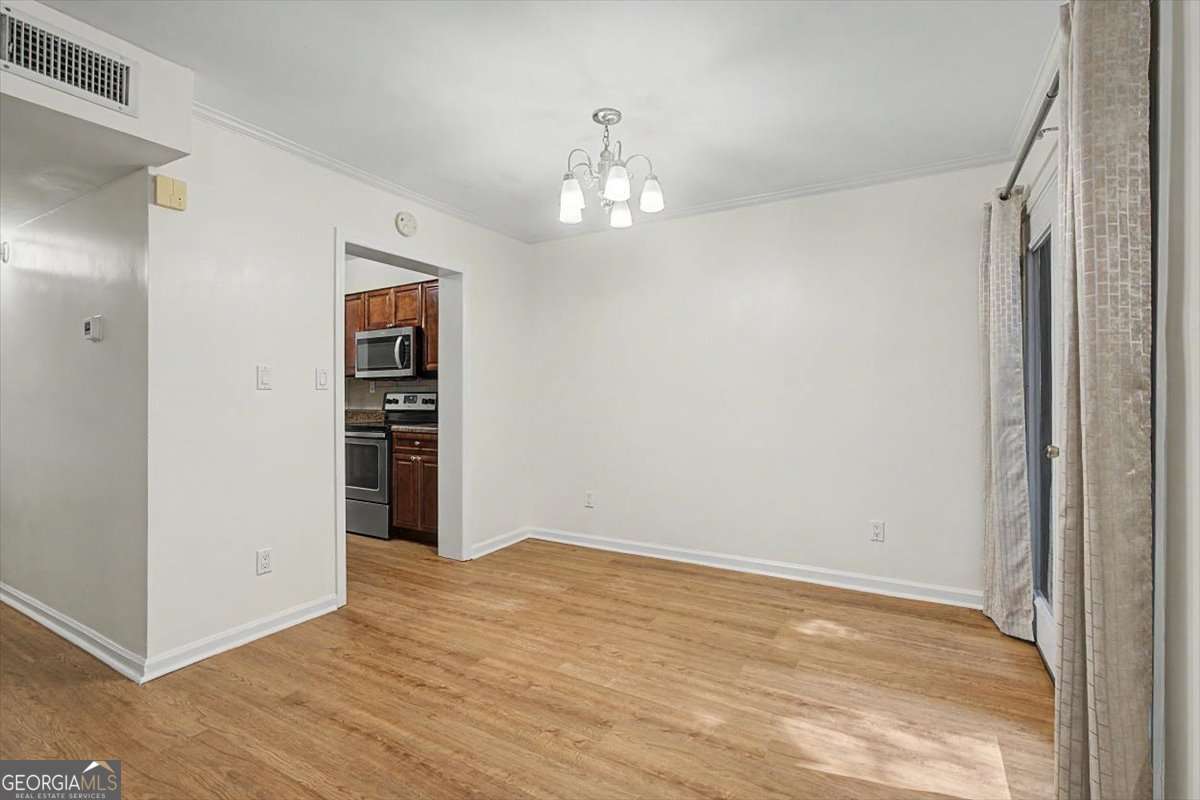 3 bedroom, 2.5 bathroom condominium for rent at 6350 Hawthorne Terrace, Peachtree Corners, GA 30092 for $2,200 a month — photo 9