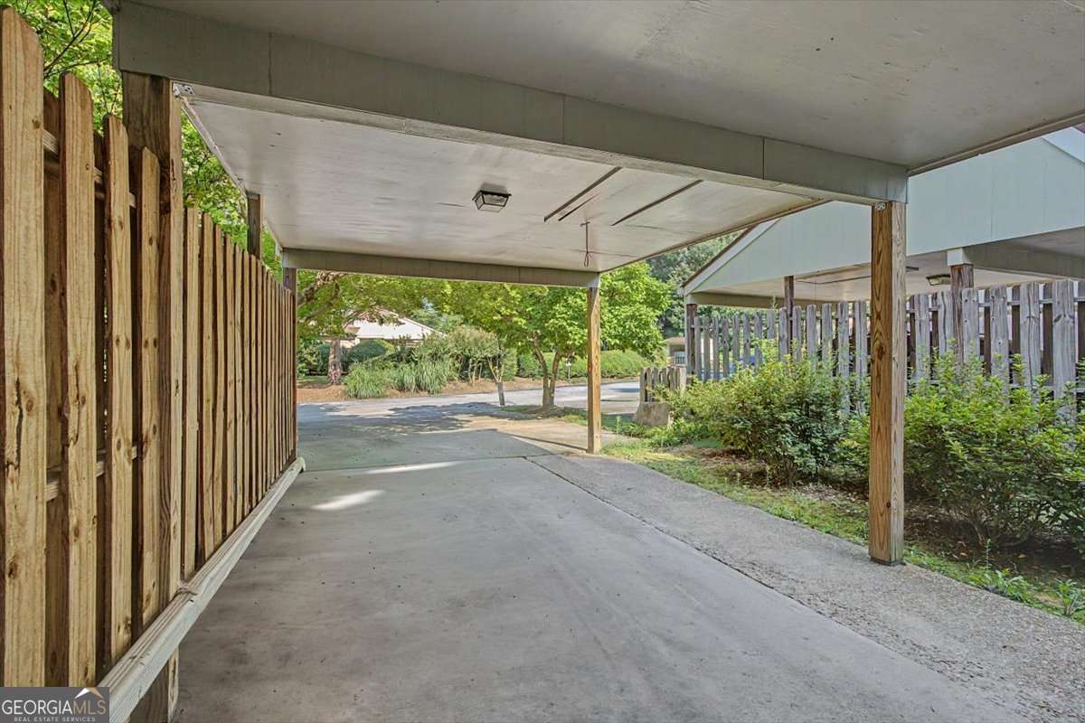 3 bedroom, 2.5 bathroom condominium for rent at 6350 Hawthorne Terrace, Peachtree Corners, GA 30092 for $2,200 a month — photo 4