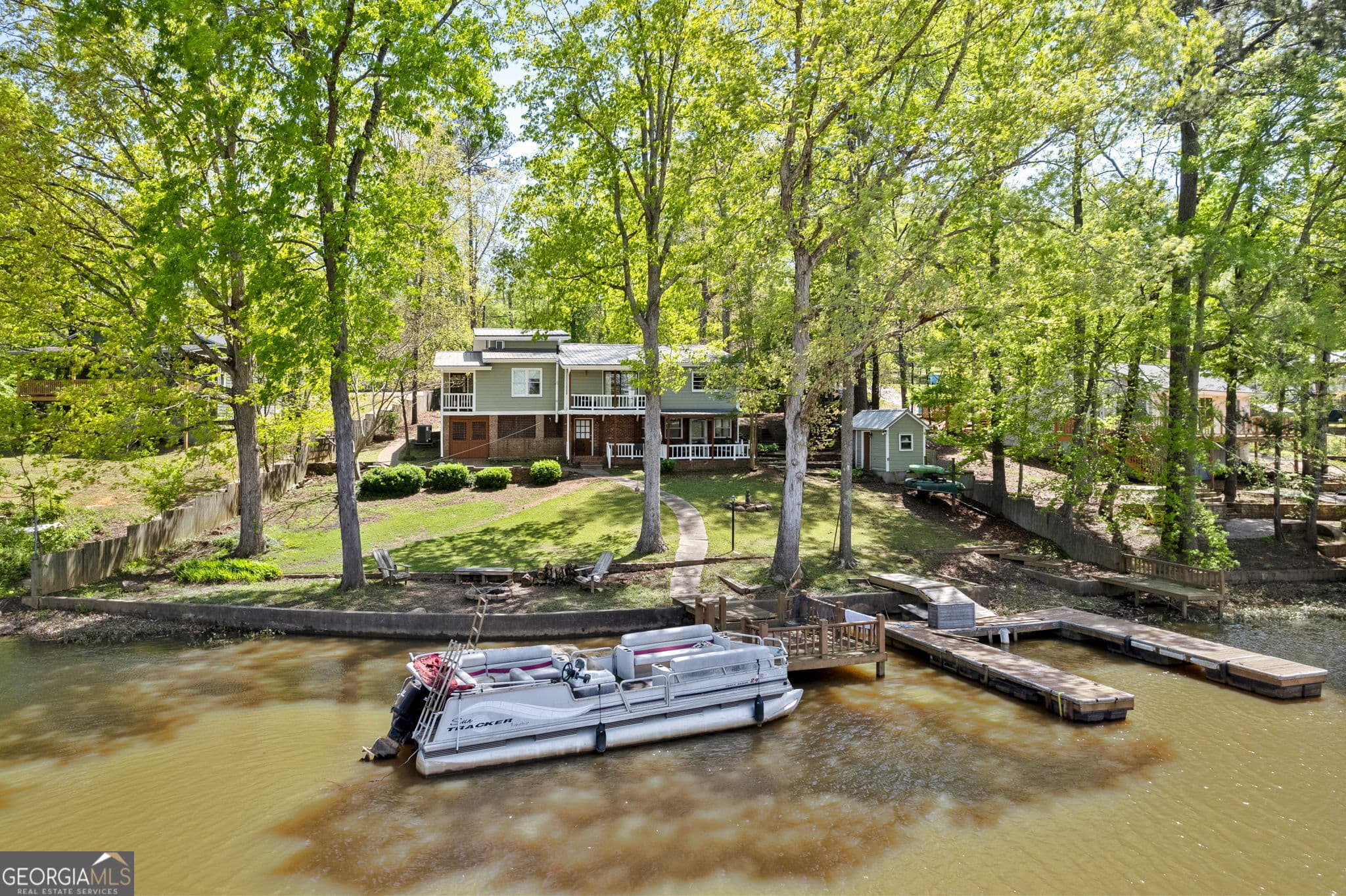 3 bedroom, 2 bathroom, 1,880 sq ft single family residence sold at 422 Henry Higgins Road, Jackson, GA 30233