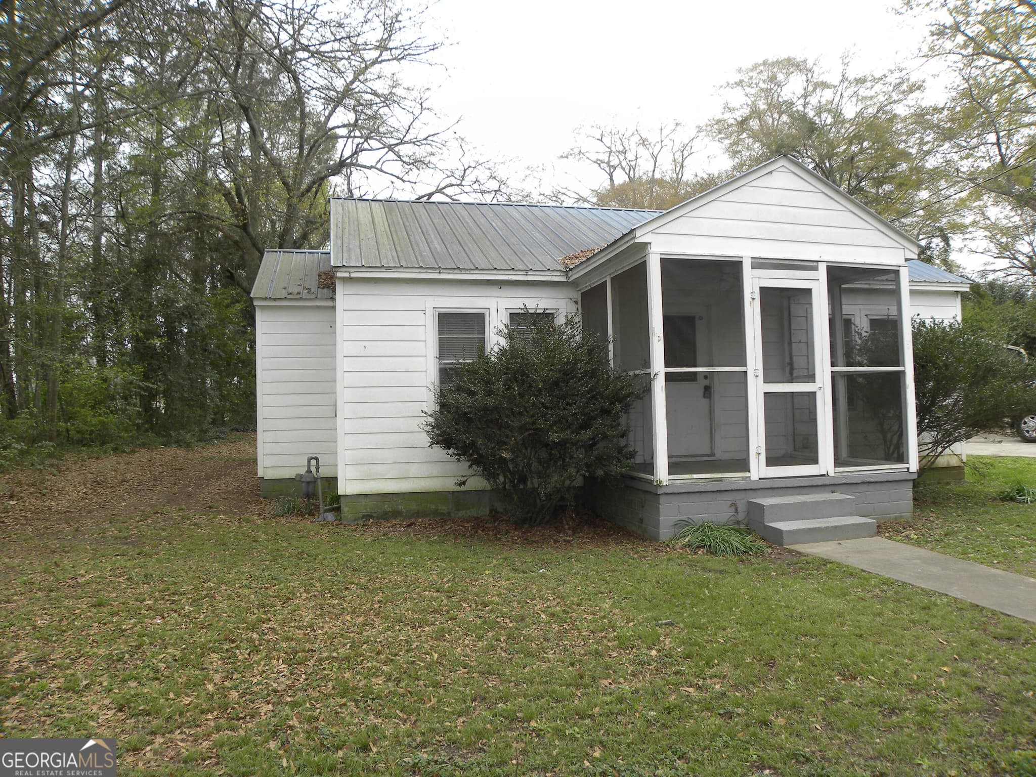 2 bedroom, 2 bathroom, 1,256 sq ft single family residence sold at 113 Maple Street, Hartwell, GA 30643