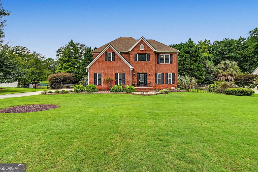 4 bedroom, 2.5 bathroom, 2,508 sq ft single family residence for sale at 140 Farr Lake Drive, Tyrone, GA 30290 — photo 2