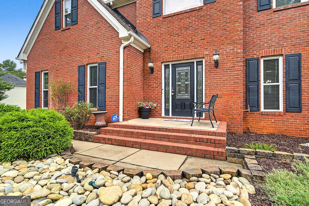 4 bedroom, 2.5 bathroom, 2,508 sq ft single family residence for sale at 140 Farr Lake Drive, Tyrone, GA 30290 — photo 3