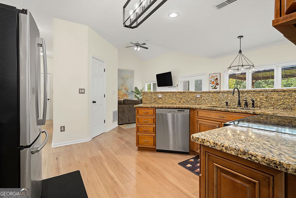 4 bedroom, 2.5 bathroom, 2,508 sq ft single family residence for sale at 140 Farr Lake Drive, Tyrone, GA 30290 — photo 9