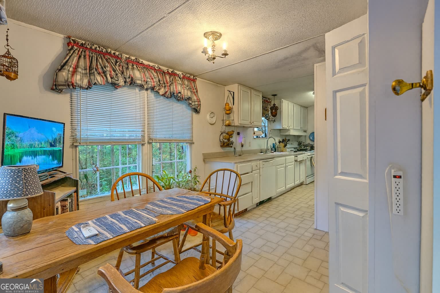 3 bedroom, 2.5 bathroom, 1,642 sq ft manufactured home,single family residence for sale at 11 Copperhead Lane, Clayton, GA 30525 — photo 8