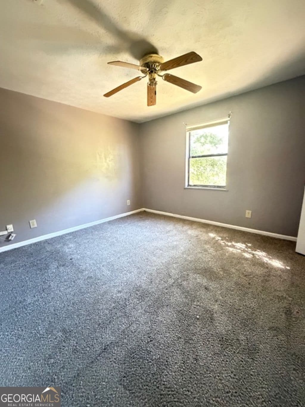 3 bedroom, 1.5 bathroom, 1,088 sq ft townhouse for sale at 214 Wesley Way, Lagrange, GA 30241 — photo 2